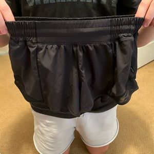 Black Lululemon low rise hotty hot shorts-size 2